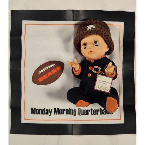 CHICAGO BEARS "MONDAY MORNING QUARTERBACK" 5" RESIN ARTIST DOLL ASHTON-DRAKE-NIB - Picture 2 of 4